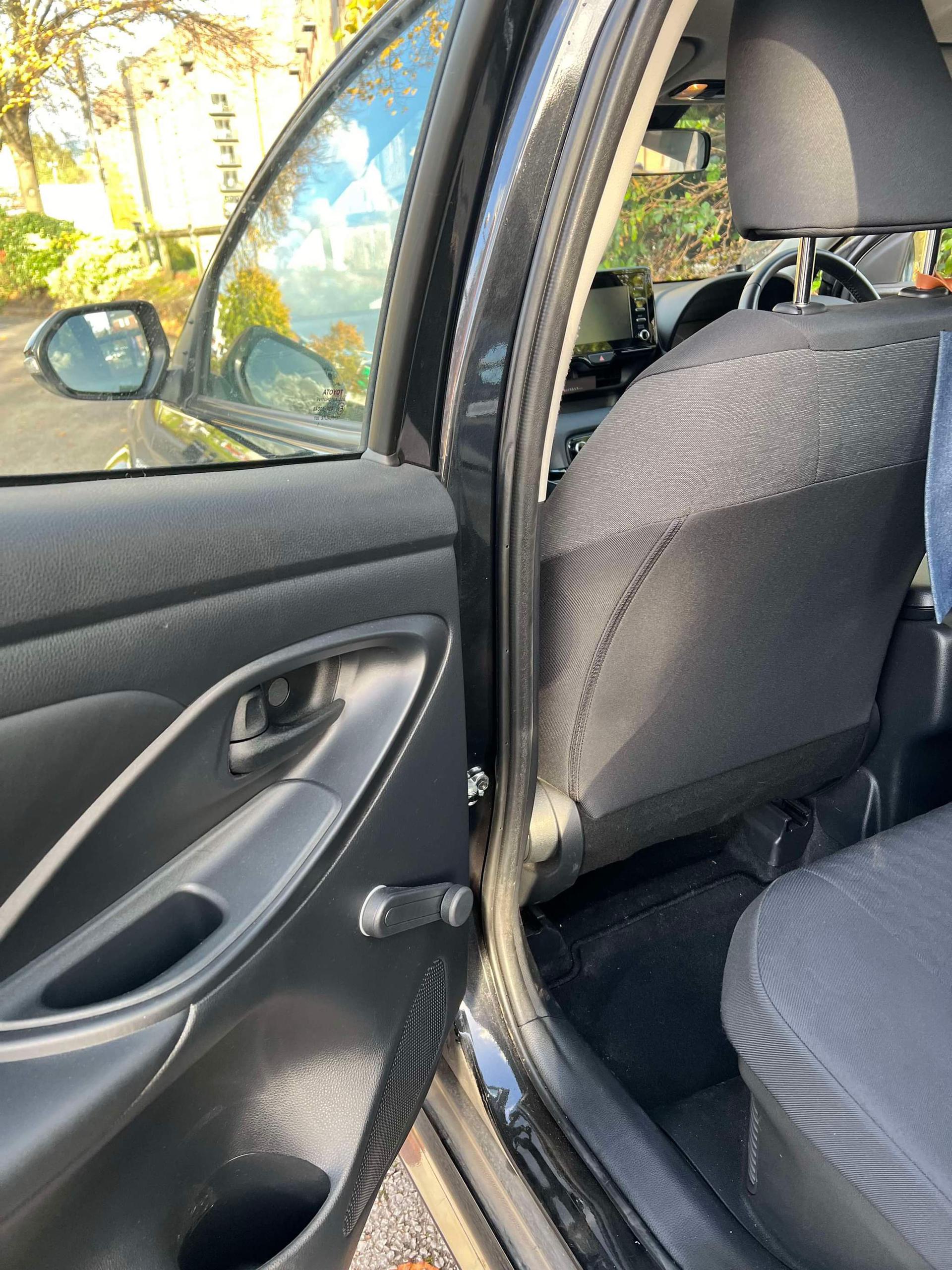 2021 Toyota Yaris - Image 12