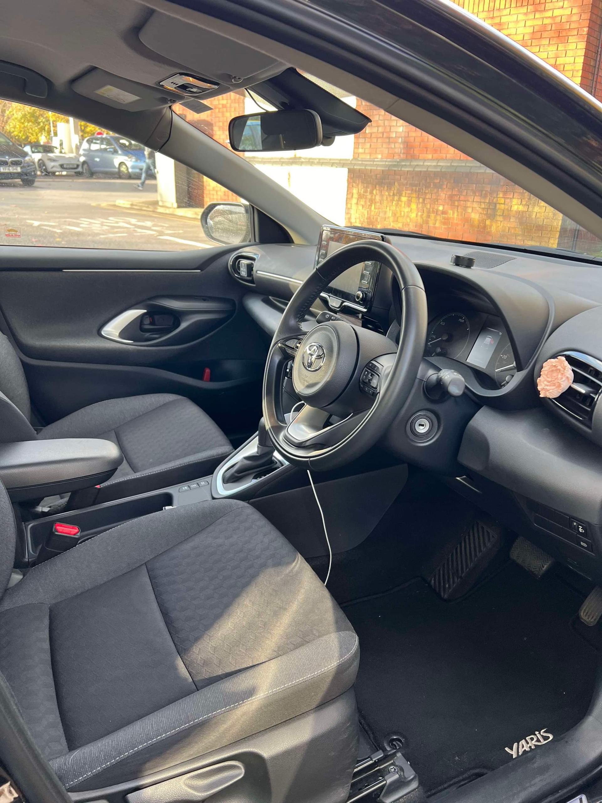 2021 Toyota Yaris - Image 13