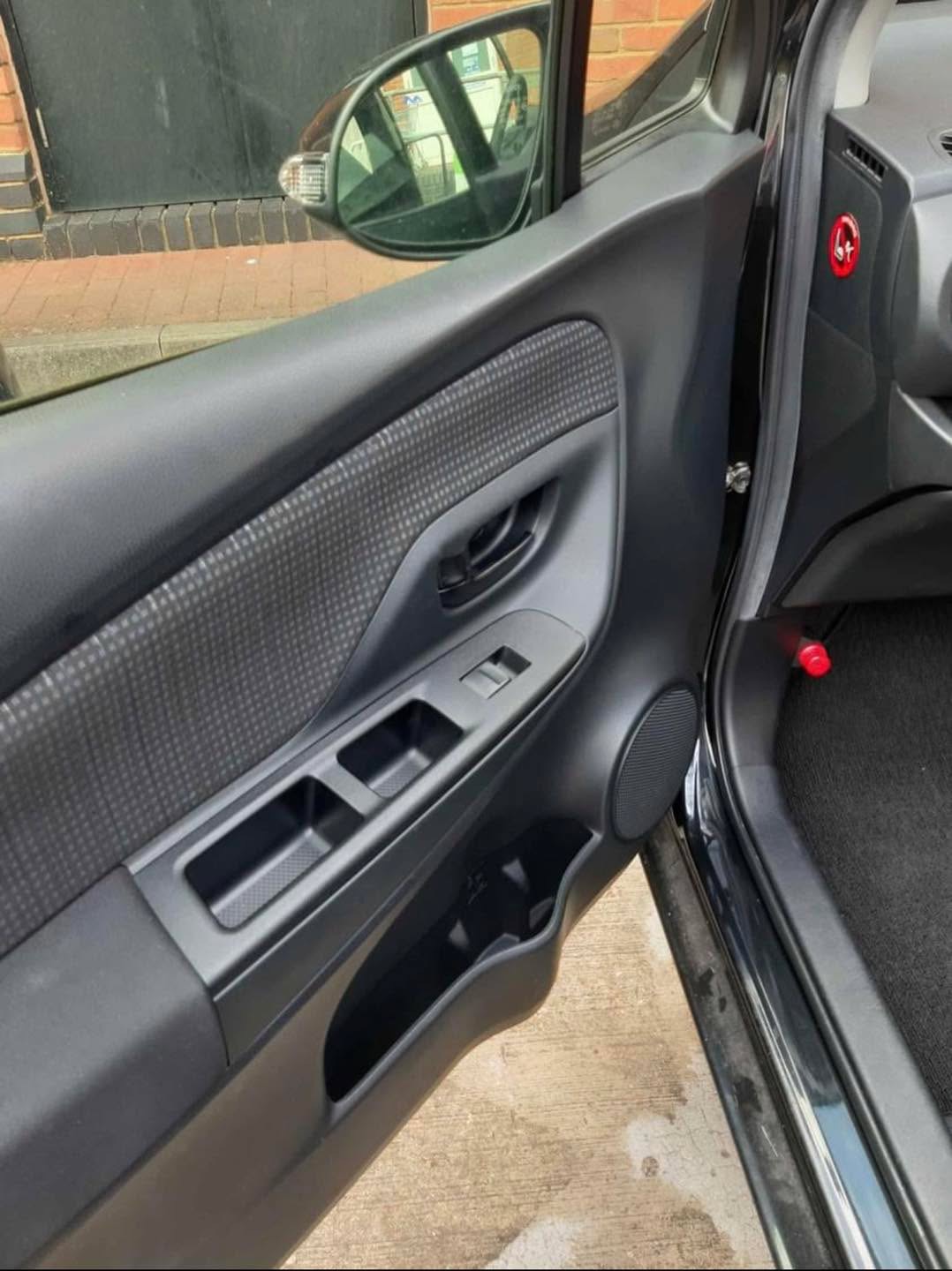 2017 Toyota Yaris - Image 9